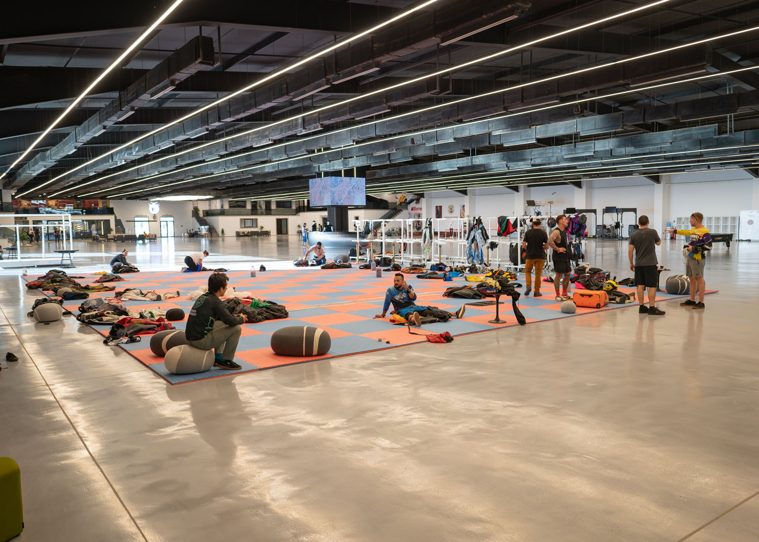 20-way-wingsuit-formation-over-Benghazi-at-night-hangar-packing