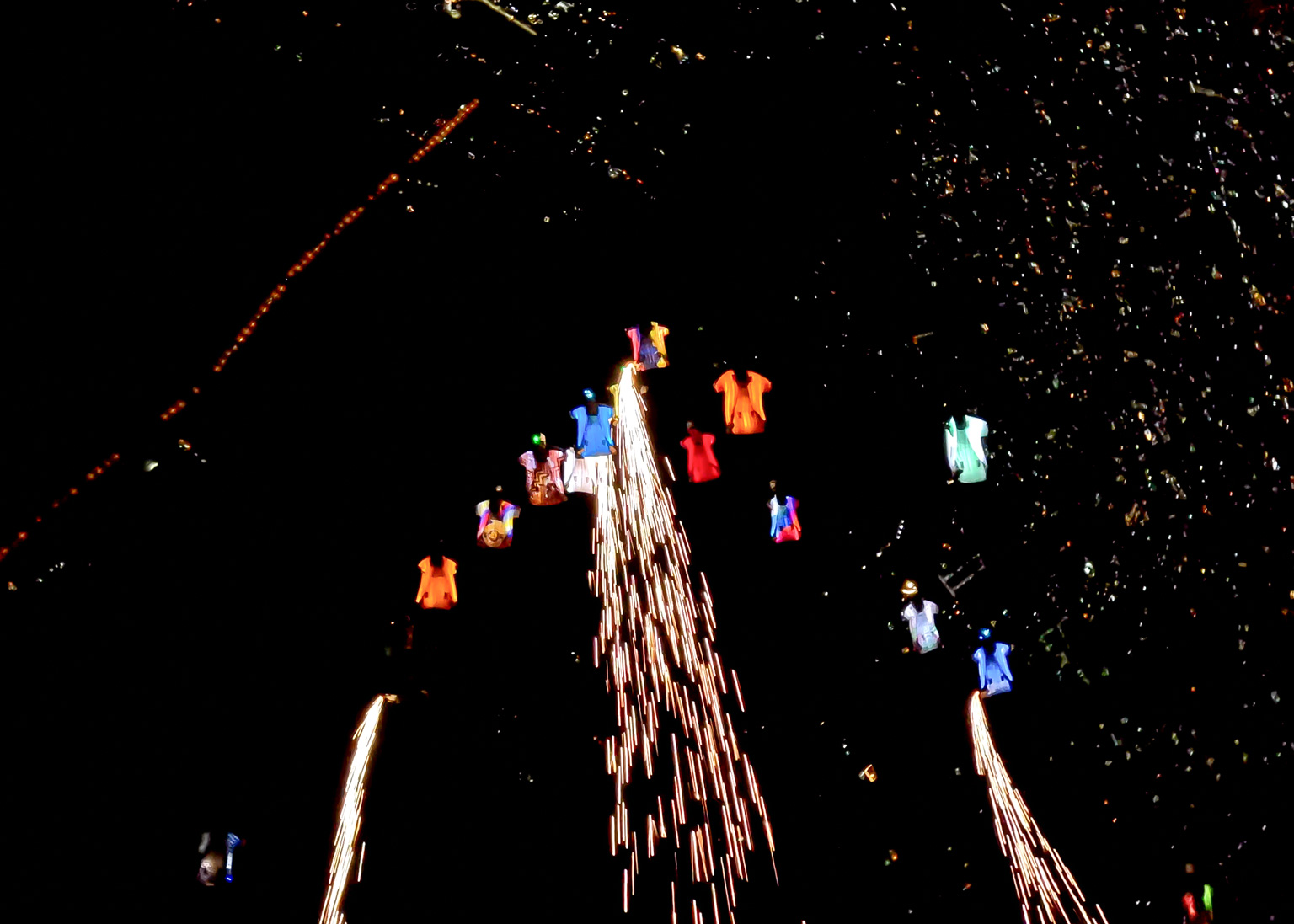 20-way-wingsuit-formation-over-Benghazi-at-night-jumps